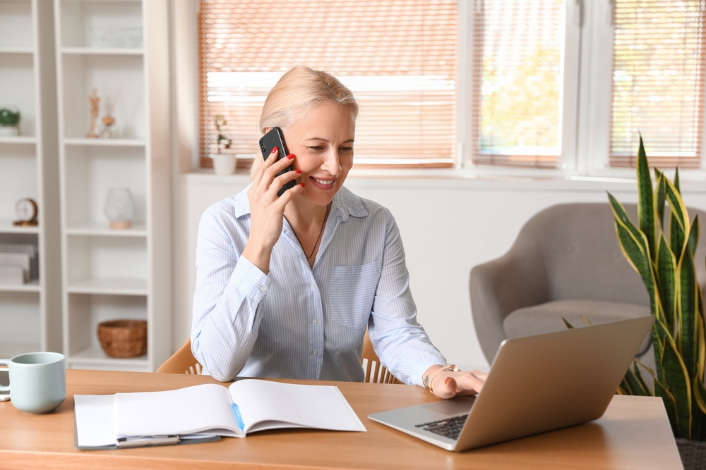 psychologist consulting to patient on call